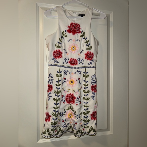 Gianni Bini Dresses & Skirts - Gianni Bini White Embroidered Top with Pink Floral Detail
